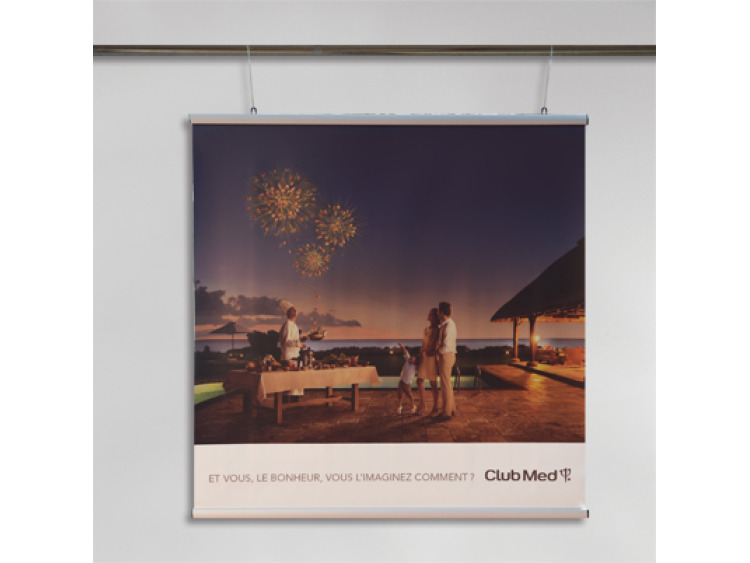 Display | Visuel suspendu textile